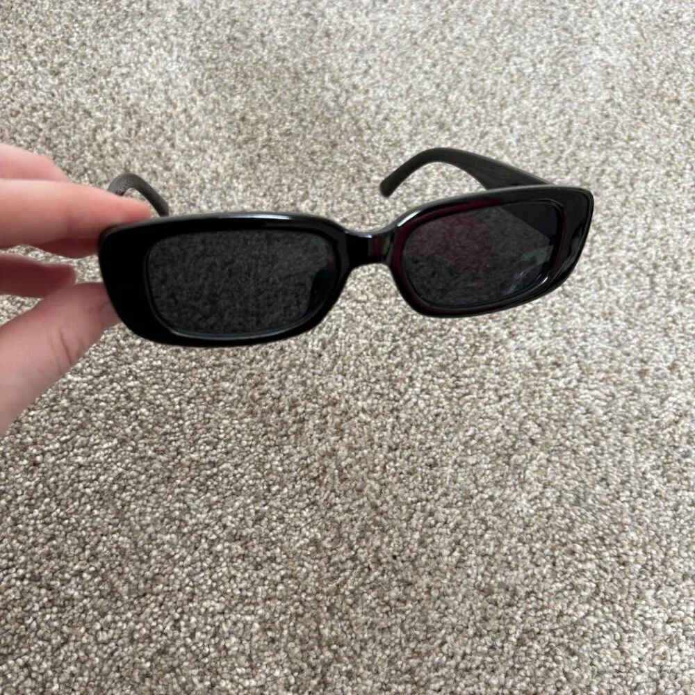 Black Plastic Y2K Square Sunglasses - Picture 4 of 7